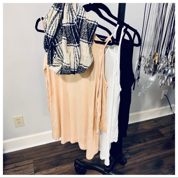 ✨LAST ONE✨Cold shoulder loose fit tunic - Picture 6 of 7